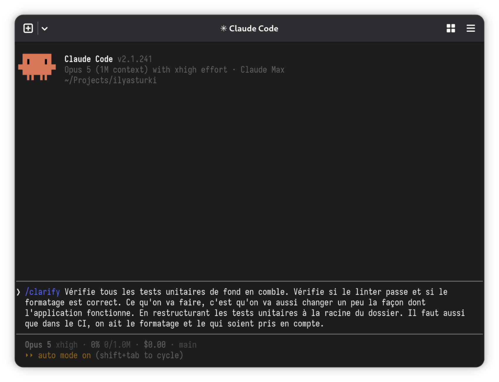 Claude Code ouvert dans Ghostty, avec un prompt de quatre lignes en cours de frappe dans le champ de saisie