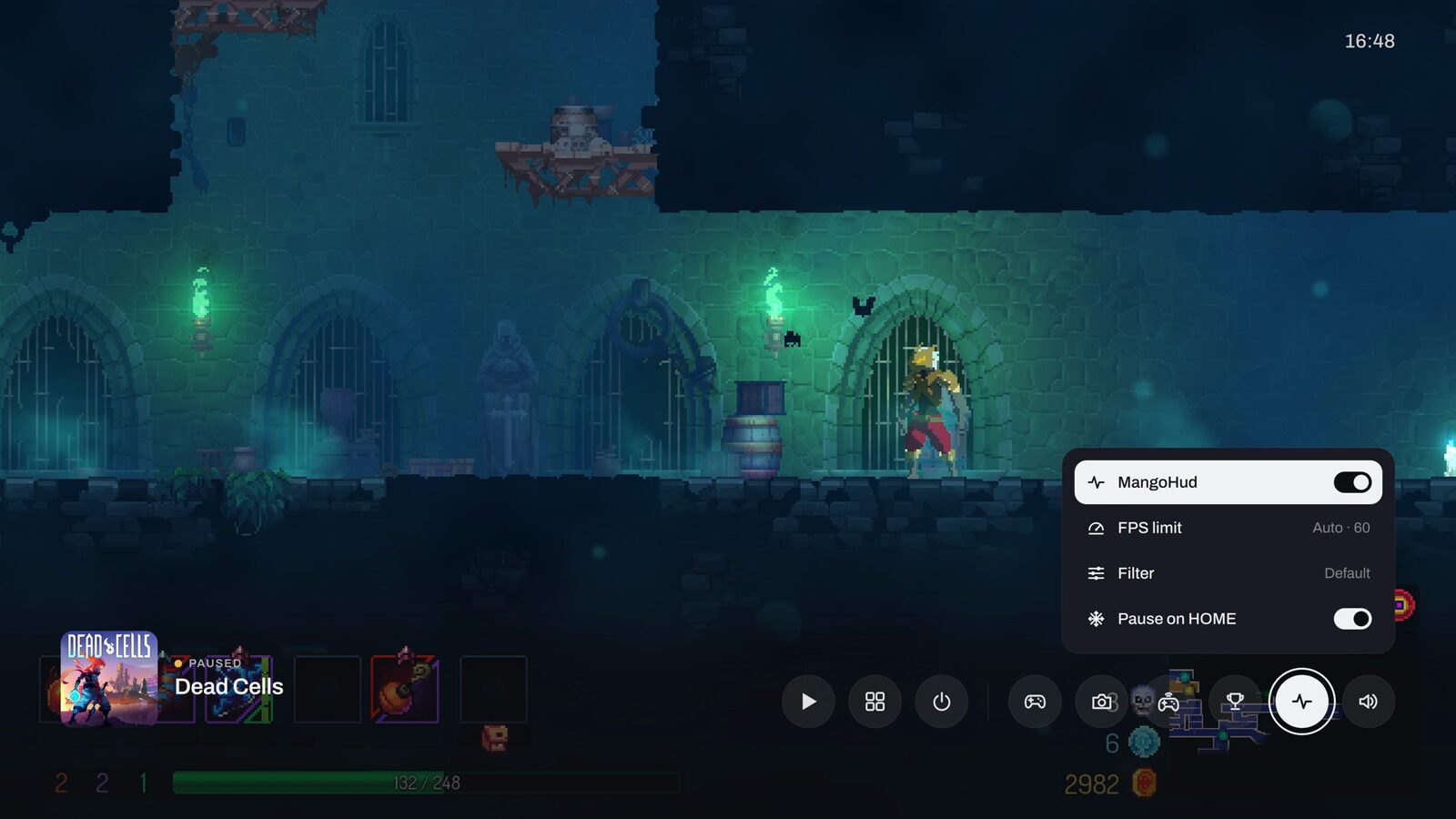 Dead Cells en pause sous l’overlay d’Universe: le dock en bas, et le menu Performance ouvert avec MangoHud activé, la limite de FPS et la pause sur HOME